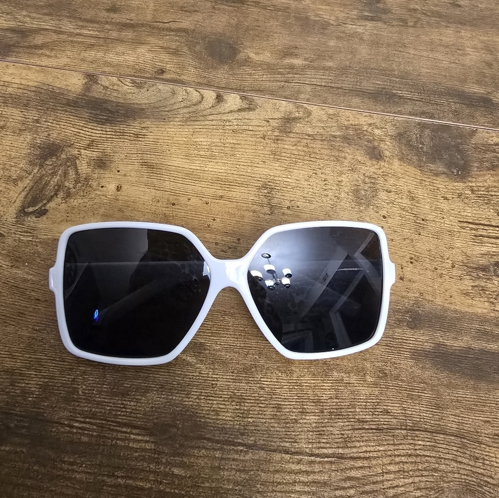 White Square Womens Sunglasses With Black Lens Unbranded - Picture 5 of 6